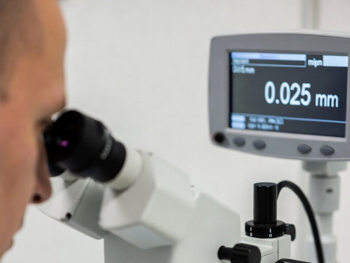 Microscopic inspection of ultrafine nickel wire